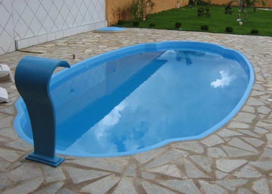 Cuidados necessários para pets em uma casa com piscina