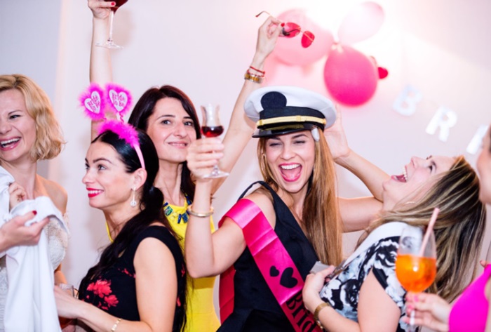 Ideias para uma Festa Intimista entre Amigas: Celebre a Amizade com Estilo e Diversão